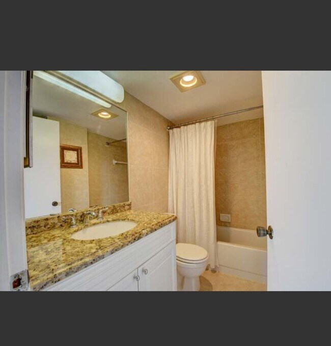 Building Photo - 20 Royal Palm Way