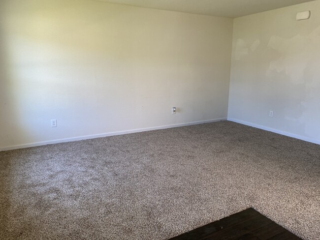 Building Photo - 204 Valleyside Dr NE