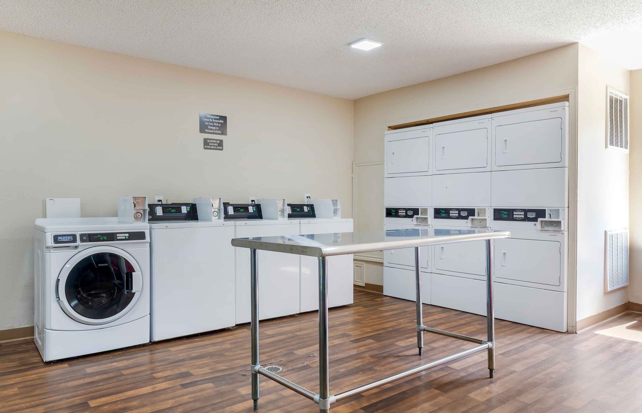 Building Photo - Furnished Studio-Arlington - Six Flags