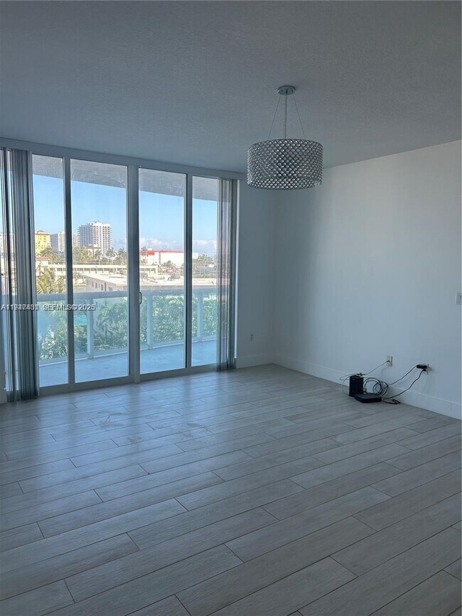 Building Photo - 7910 Harbor Island Dr