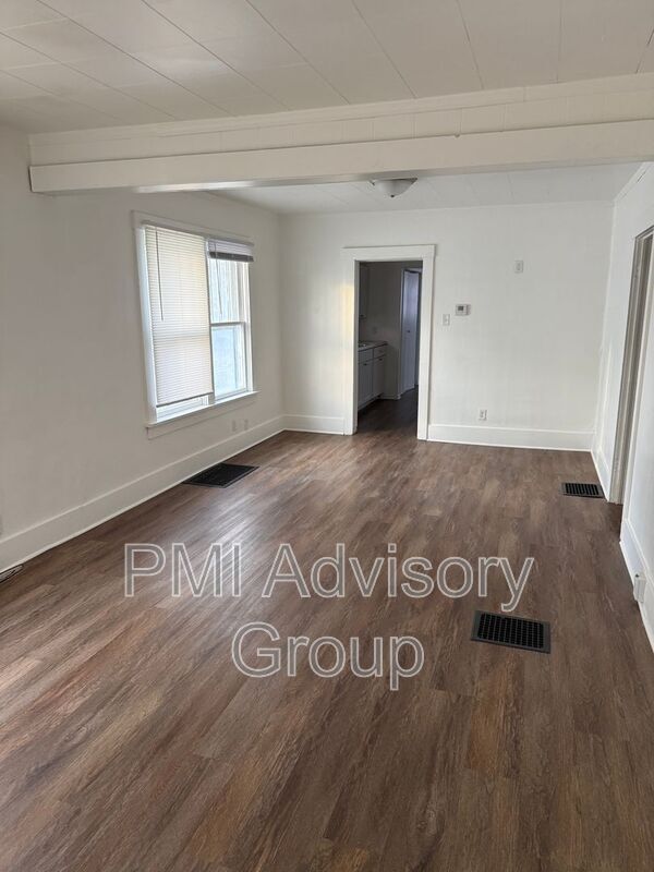 Building Photo - 1827 NW Tyler St