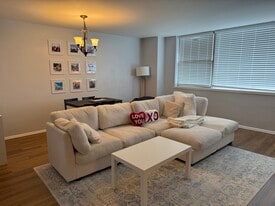 Building Photo - 6301 N Sheridan Rd