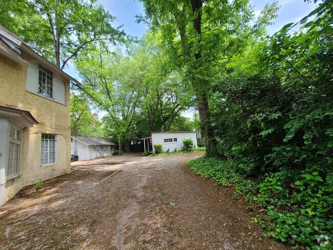 Building Photo - 145 Mell St