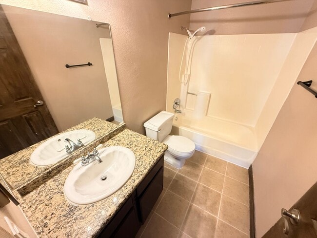 Building Photo - Desert Shores area