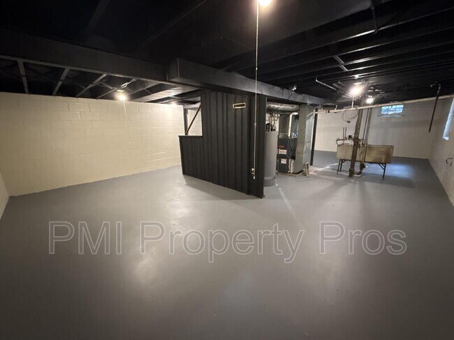 Building Photo - 2101 W Fairmount Ave