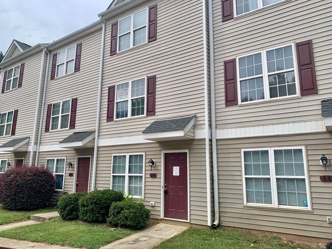 Building Photo - Amazing Location Near Downtown and NC Stat...