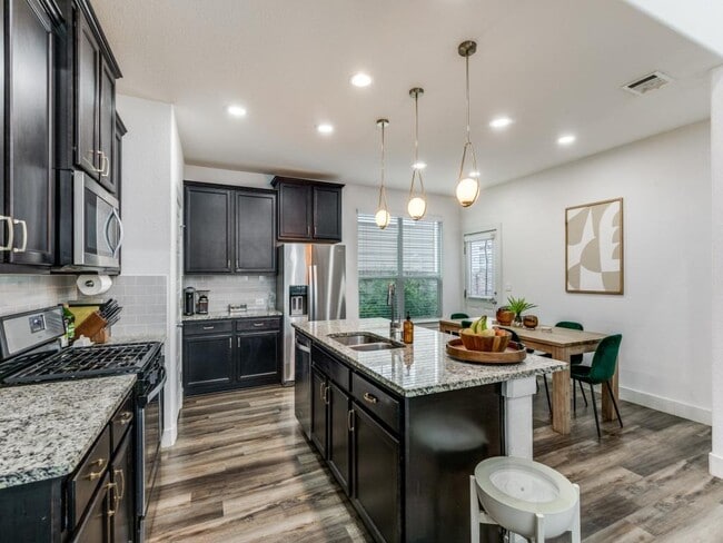 Building Photo - 2204 Montague St