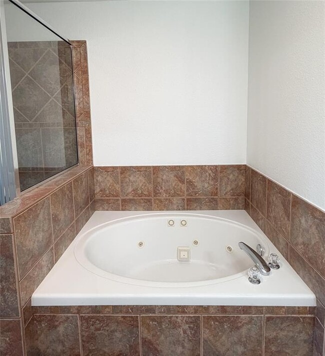 Building Photo - 430 Summit Ridge Dr N