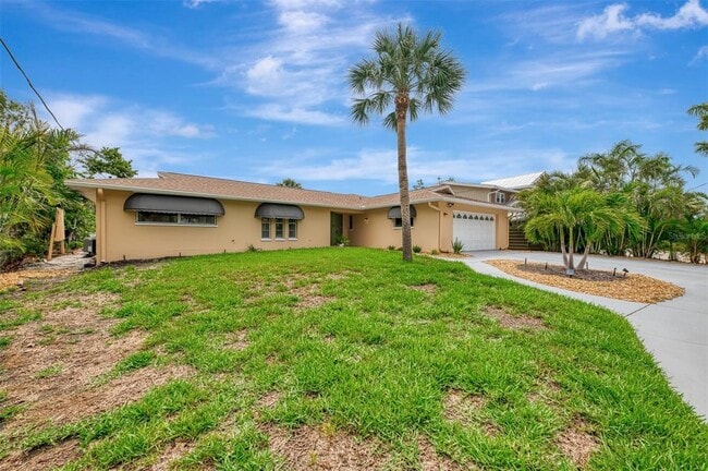 Building Photo - 4946 Commonwealth Dr