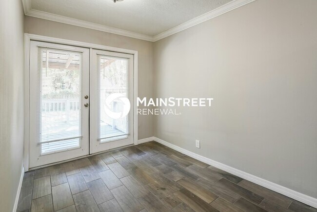 Building Photo - 3 Bedroom Pet-Friendly Home in Tampa, FL with Main Street Renewal