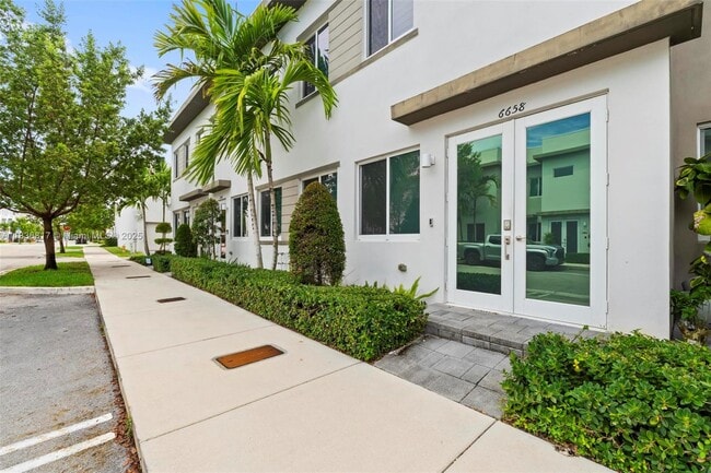 Building Photo - 6658 NW 102nd Path