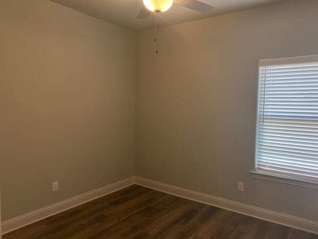 Building Photo - 3/2/2 New Construction Near Sherman High S...