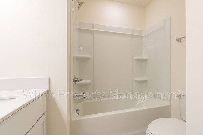 Building Photo - 1556 Cedar Tree Dr