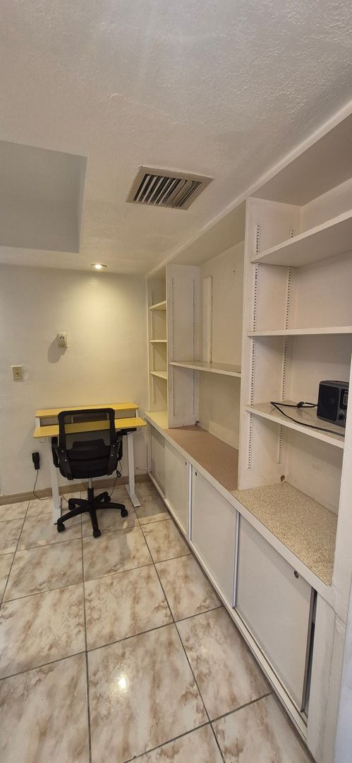 Building Photo - Charming 2 Bedroom / 1 Bathroom House