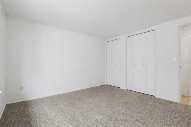 Building Photo - Now Pre-Leasing for April – August 2026: Fully Renovated 1BR Overlooking Riverview Park