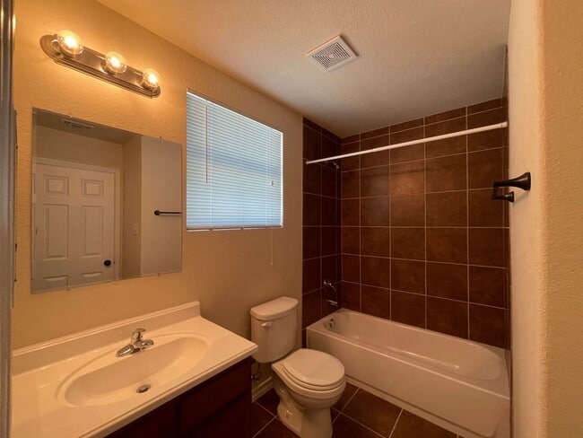 Building Photo - END UNIT Town home for rent