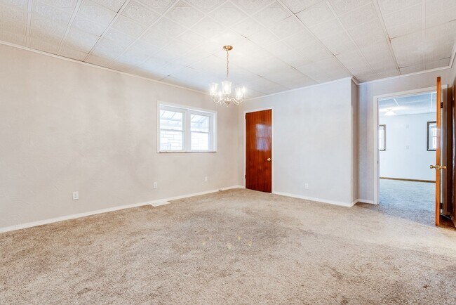 Building Photo - AVAILABLE NOW! 3 bed, 2 bath AMAZING House in Allentown!!!