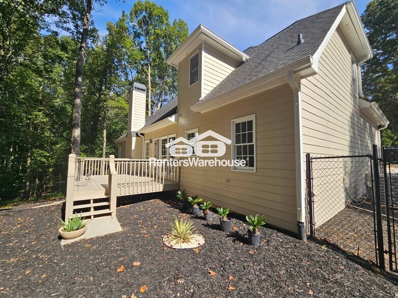 Building Photo - 2530 Wellsley Ln