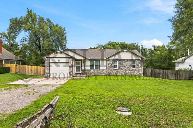 Building Photo - 516 N Lakeside Dr