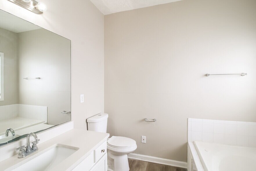 Building Photo - 7567 Winderemere Park