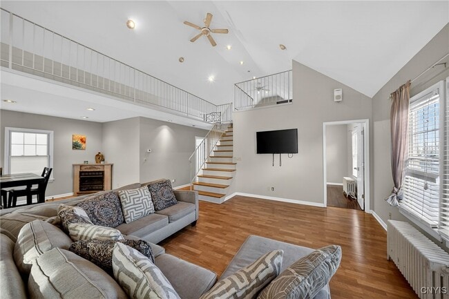 Building Photo - 2340 Court St