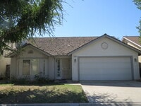 Building Photo - Nice home in Clovis. Near shopping, school...
