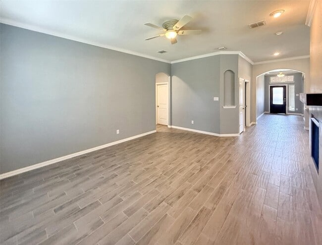 Building Photo - 6111 Gloucester Dr