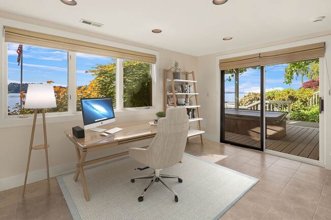 Building Photo - 3bd/3.5ba Mercer Island Home