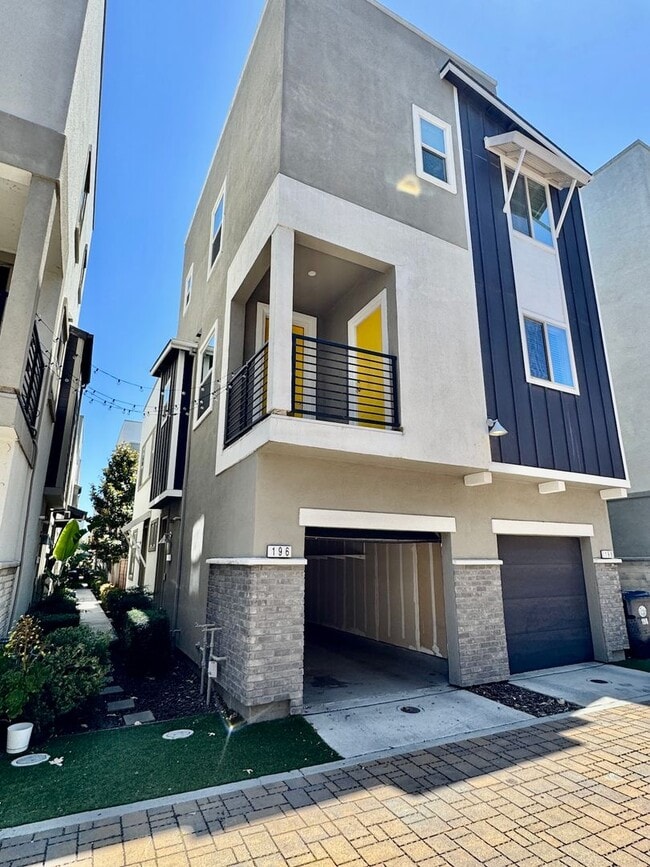 Building Photo - NEWER 2 BED, 2.5. BATH TOWNHOME IN BROADWAY AREA OF SACRAMENTO