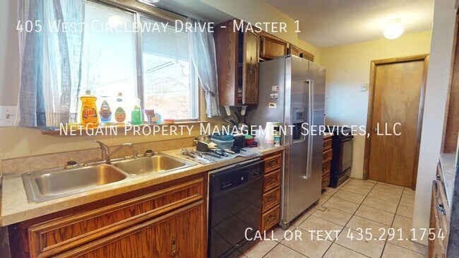 Building Photo - 405 Circleway Dr