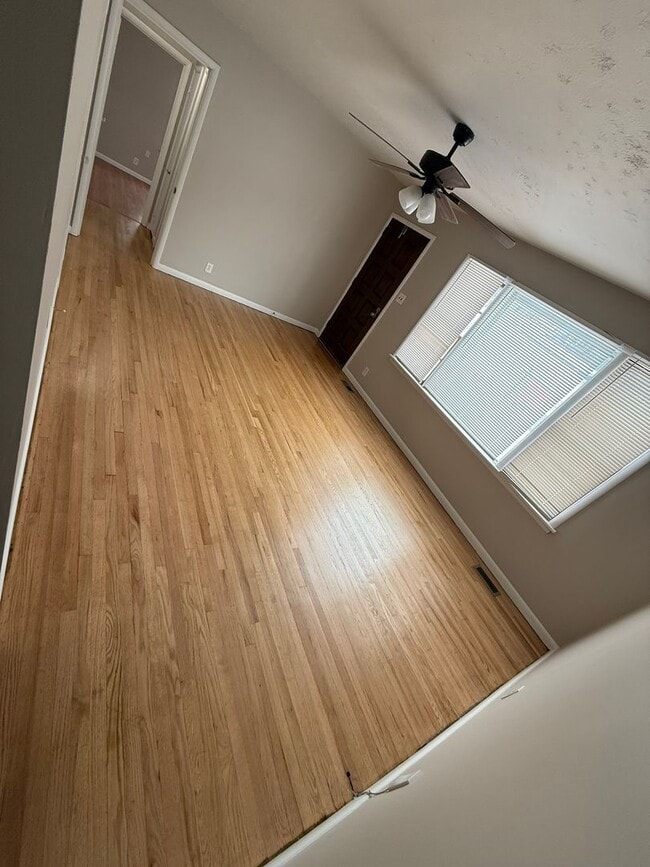 Building Photo - NEW RENTAL!  $1500 per month, Charming 3 bedroom, 1 bath House with fenced backyard! Heart of Sou...