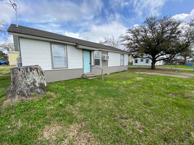 Building Photo - 3 Bedroom House in Lake Charles