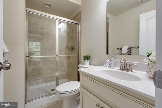 Building Photo - 7201 Thackley Way