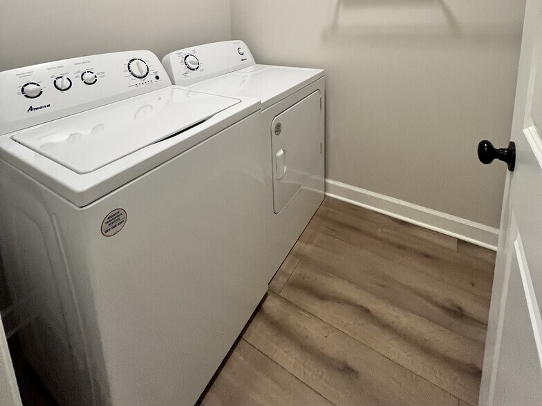 Building Photo - 239 Cedar St