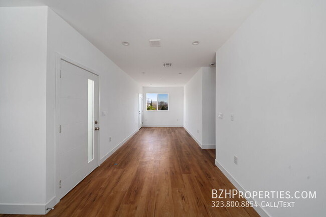Building Photo - 6338 Beck Ave