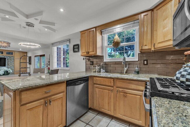 Building Photo - 5555 Patterson Dr