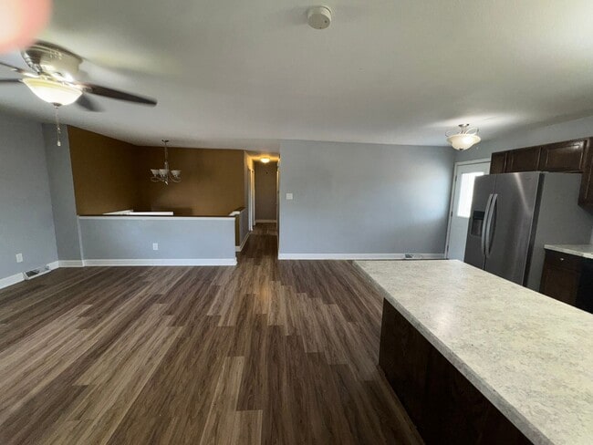 Building Photo - 6120 Dove Lake View