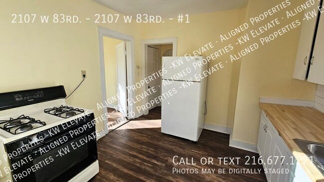 Building Photo - Spacious 2-bedroom, 1-bath apartment!