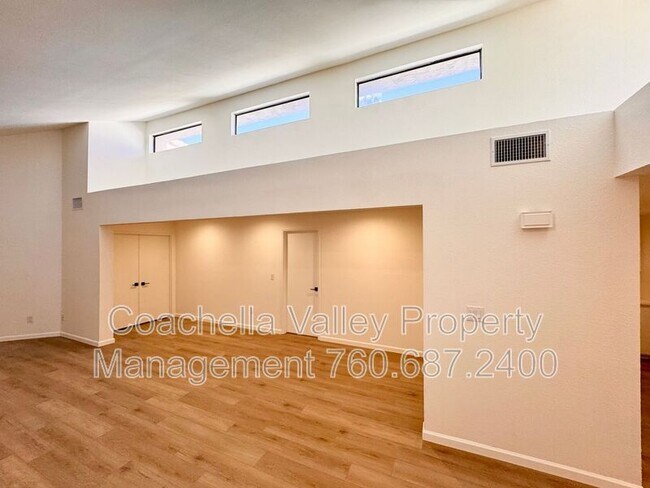 Building Photo - 41595 Navarre Ct