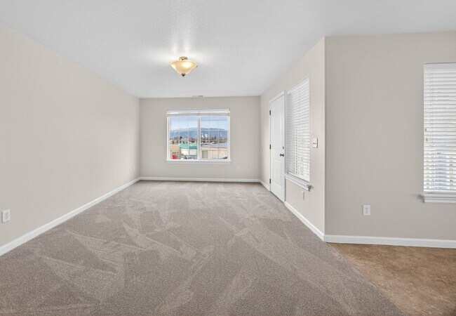 Building Photo - 2525 Corona Ave