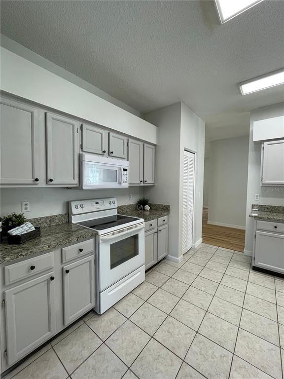 Building Photo - 1333 Flaxwood Ave