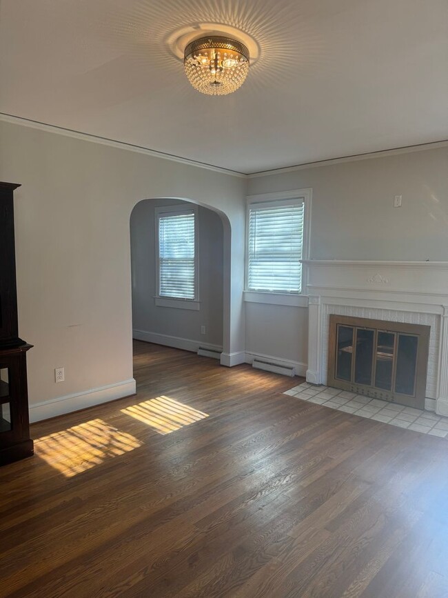 Building Photo - Fantastic Location & Price......More pictu...