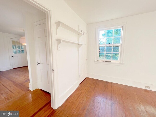 Building Photo - 51 Elfman Dr