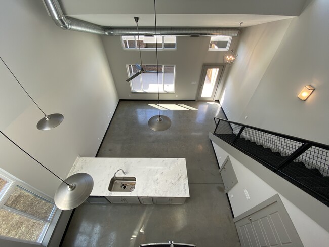Primary Photo - Lyndon Lofts Court