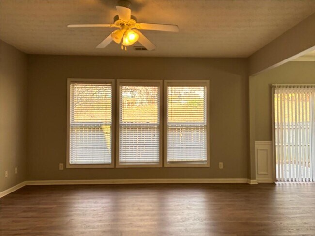 Building Photo - 303 Barberry Pl