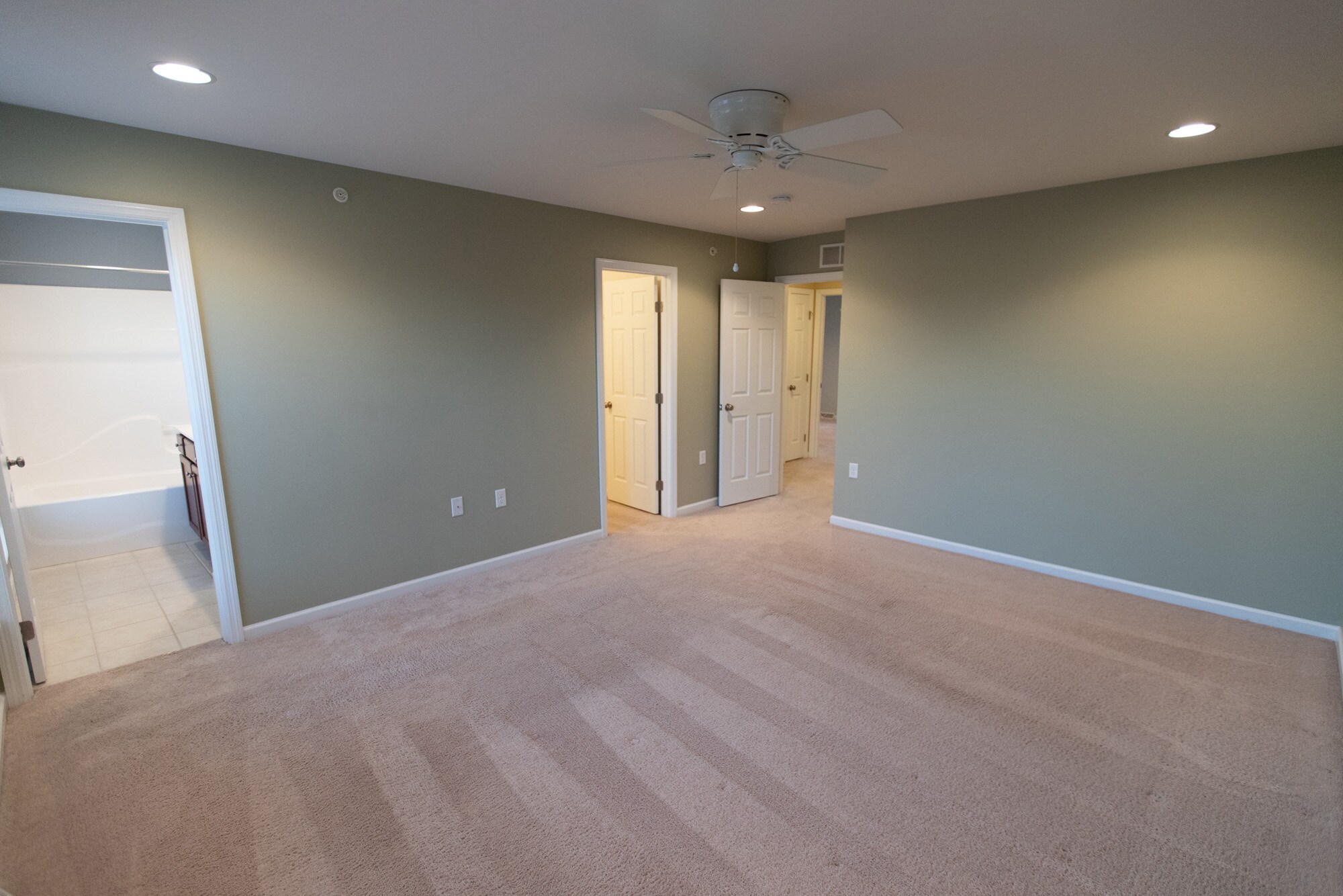 Master Bedroom - 2B Ellington Road