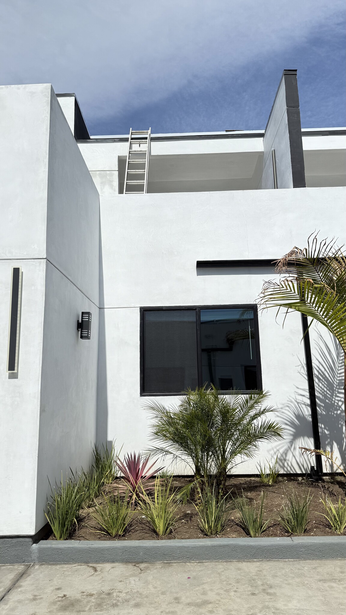 Building Photo - 16510 San Fernando Mission Blvd