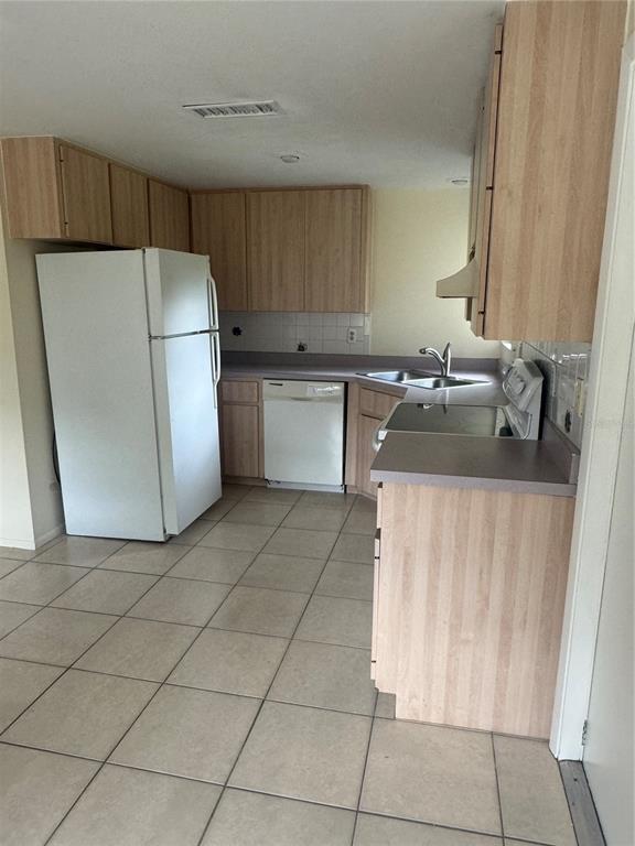 Building Photo - 4948 Camphor Ave