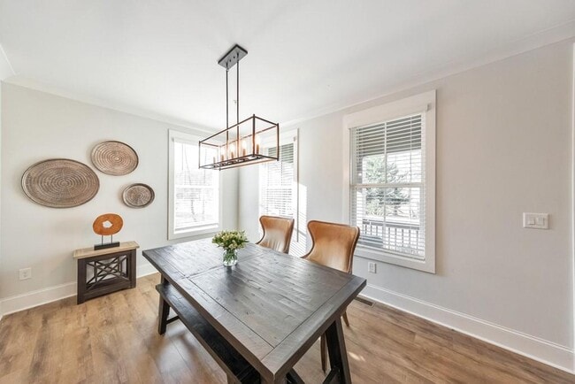 Building Photo - 320 Oak Arms Wy