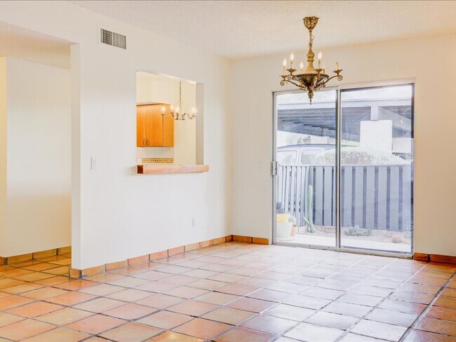 Building Photo - 2 Bedroom 2 Bathroom